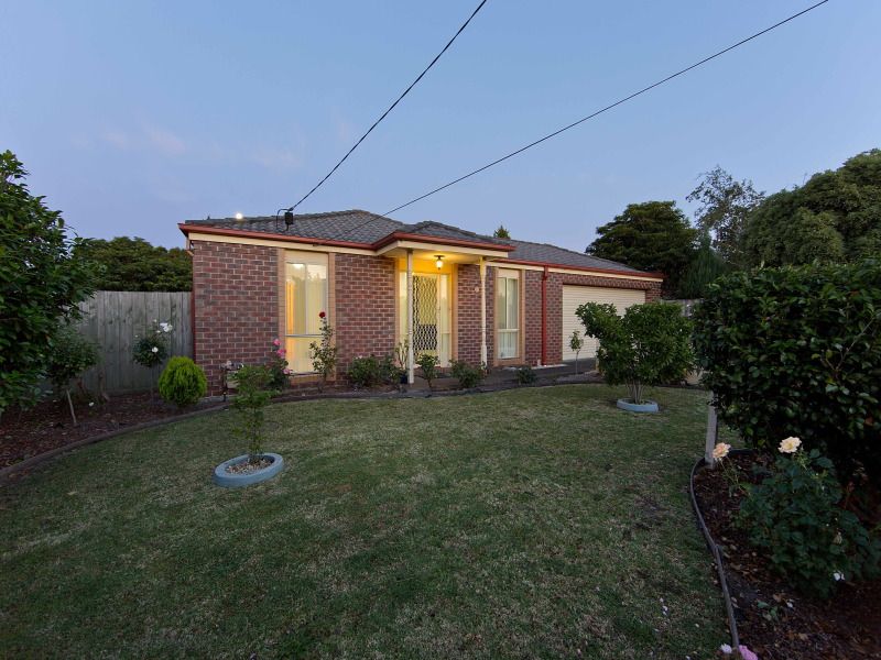 9 Barclay Avenue, FRANKSTON, VIC 3199