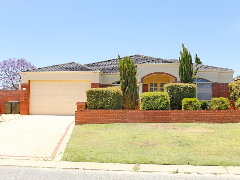 11 Rayner Drive, LANDSDALE, WA 6065