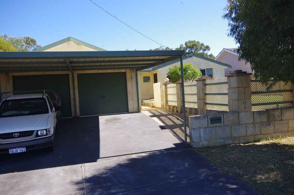 7 Denston Way, GIRRAWHEEN, WA 6064