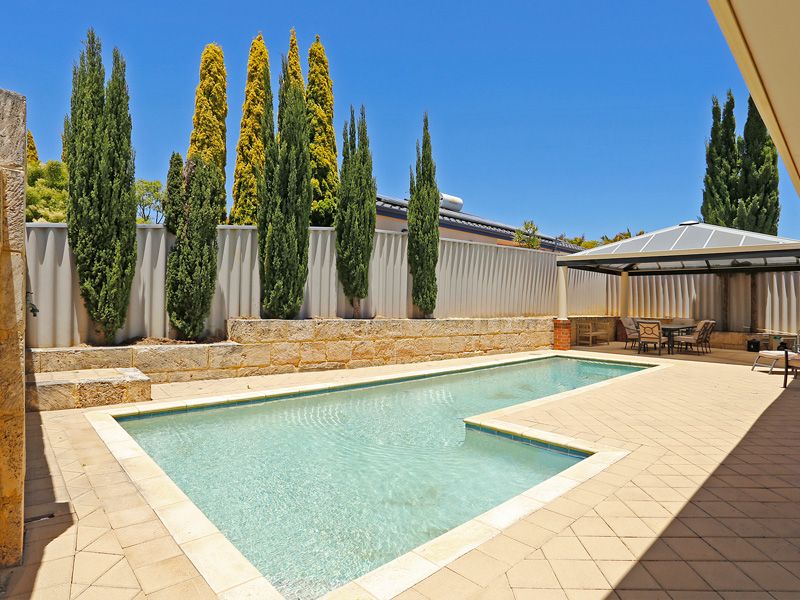 11 Rayner Drive, LANDSDALE WA 6065
