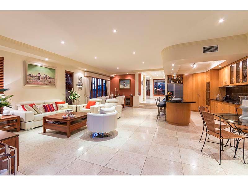 2/9 Tarcoola Crescent, CHEVRON ISLAND, QLD 4217