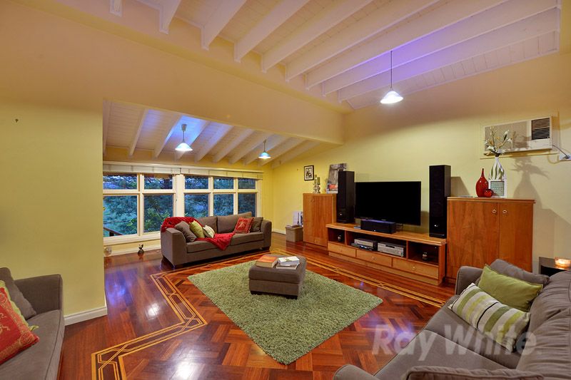 27 George Knox Drive, ROWVILLE, VIC 3178