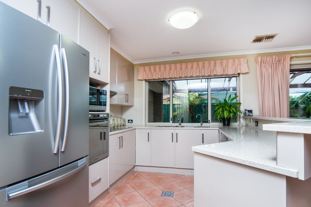 16 Glen Eyre Court, ABERFOYLE PARK, SA 5159