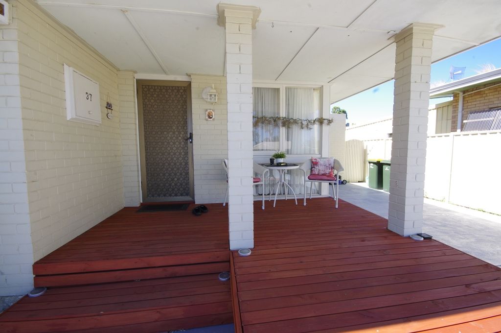 37 Tendring Way, GIRRAWHEEN, WA 6064