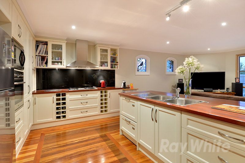 2 Valleyview Drive, ROWVILLE, VIC 3178