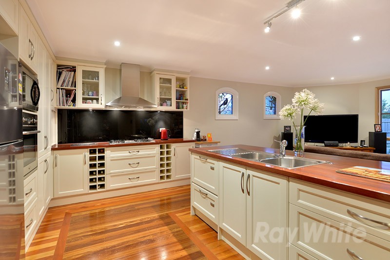 2 Valleyview Drive, ROWVILLE, VIC 3178