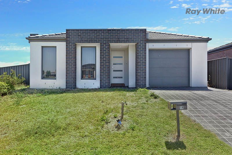 19 Edmondshaw Drive, DEER PARK VIC 3023