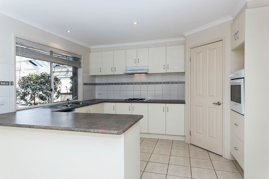 33 Ranfurlie Circuit, MELTON WEST, VIC 3337