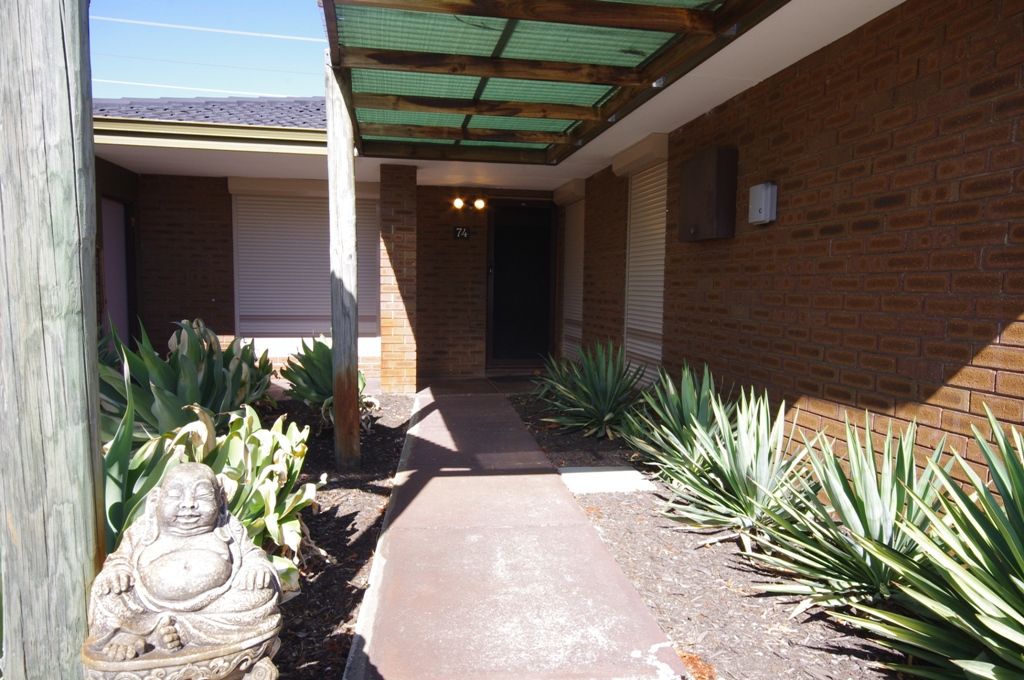 74 Pilkington Circus, BEECHBORO, WA 6063