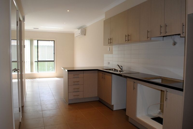 Unit 2 180 Henry Road, PAKENHAM, VIC 3810