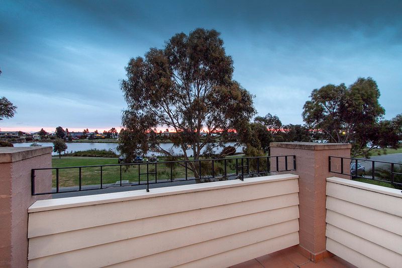 10 Waterside Drive, WATERWAYS, VIC 3195