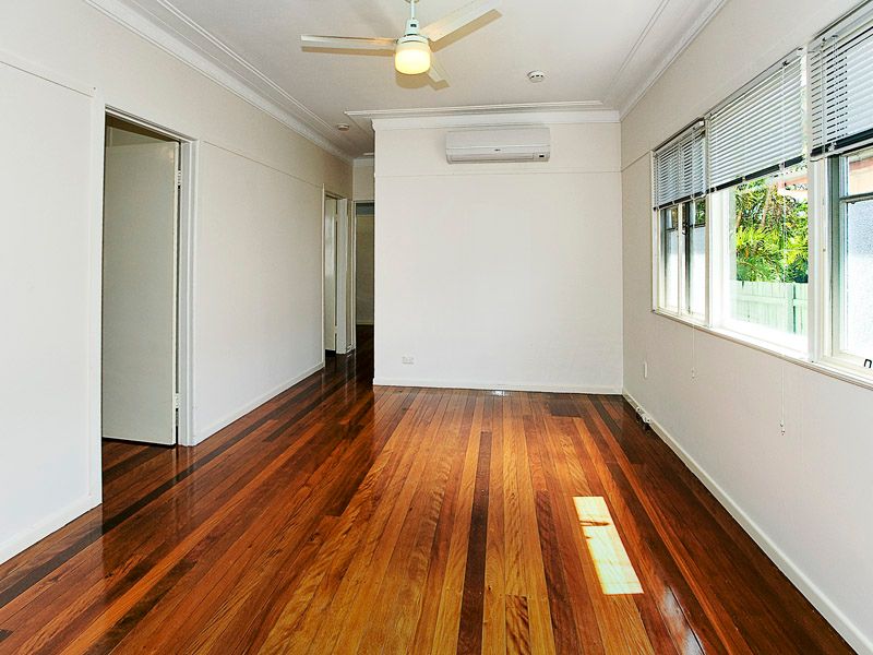 37 Hardiman Street, WOODY POINT, QLD 4019