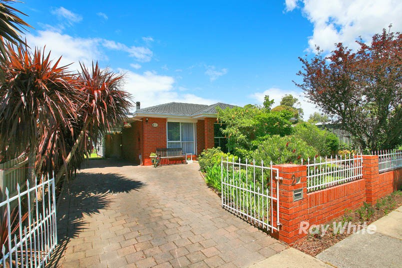 2 Gray Street, CRANBOURNE NORTH, VIC 3977