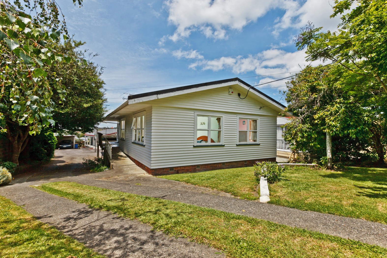 20 Edgeworth Road, GLENFIELD, North Shore City