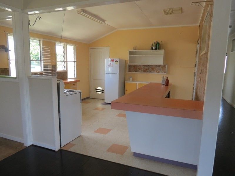 64 Harris Street, EMERALD, QLD 4720
