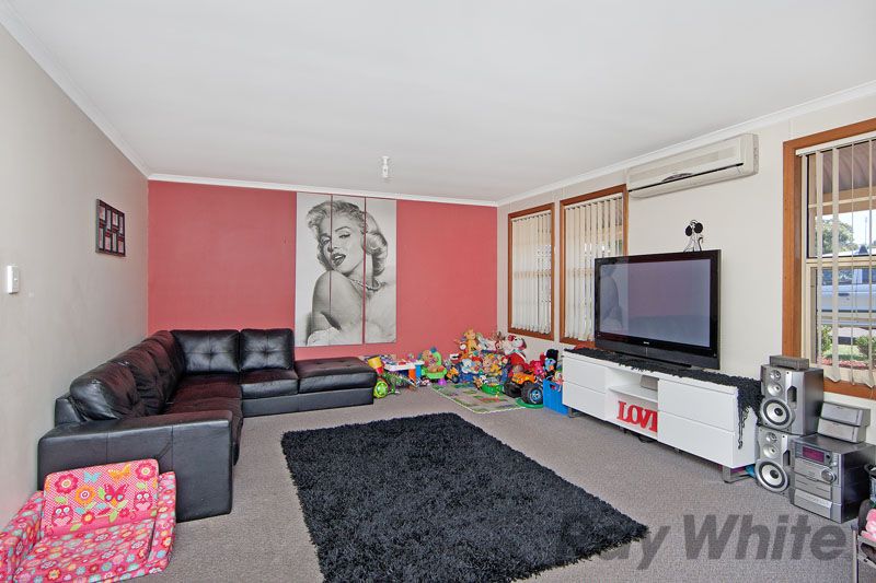 7 Radford Place, LAKE MUNMORAH, NSW 2259