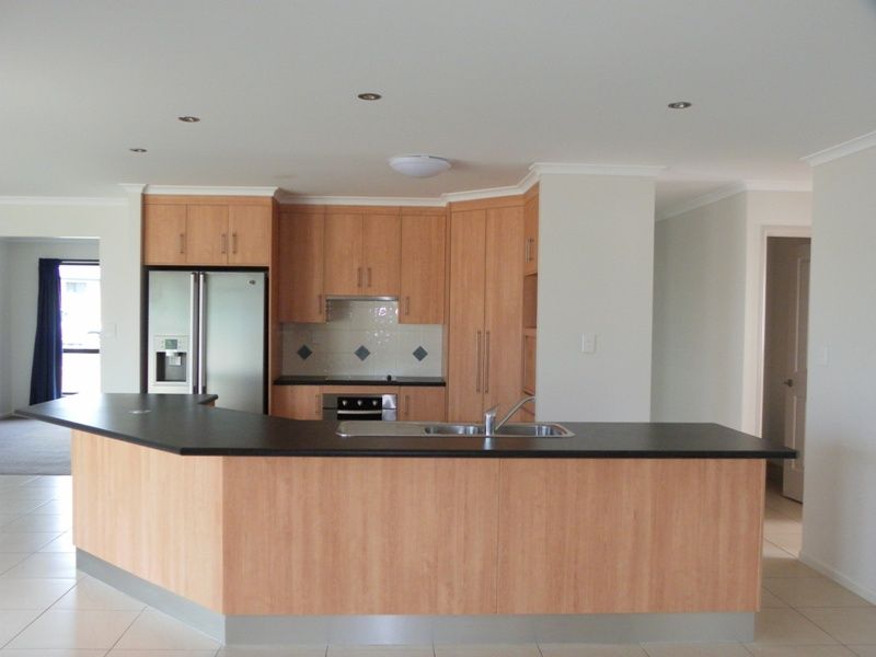 11 Chandon Court, EMERALD, QLD 4720