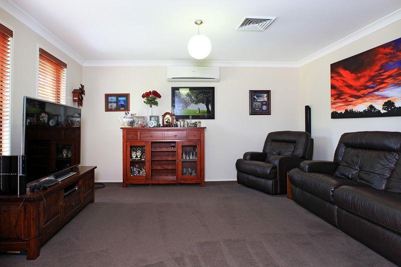 8 Jade Place, MEROO MEADOW, NSW 2540