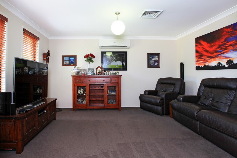 8 Jade Place, MEROO MEADOW, NSW 2540