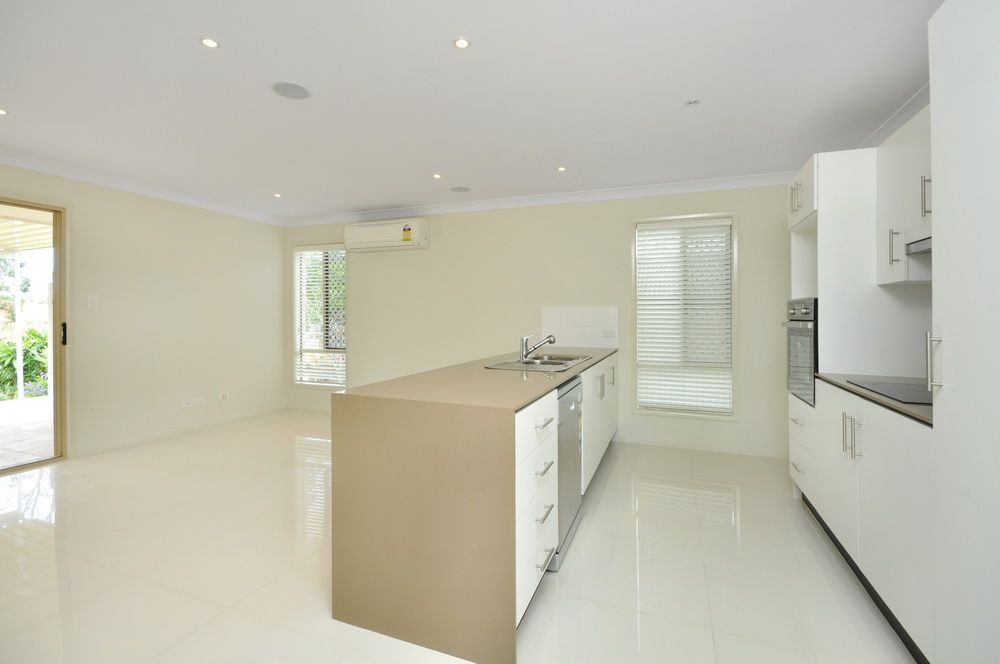 19 Main Avenue, WAVELL HEIGHTS, QLD 4012