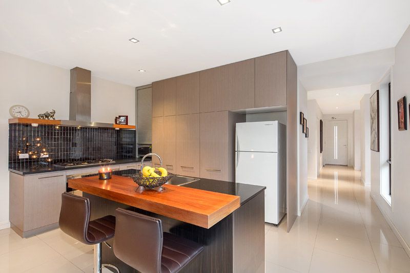 26 Dresden Drive, WATERWAYS, VIC 3195