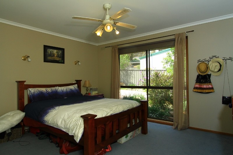 2/42 Houlahan Street, FLORA HILL, VIC 3550