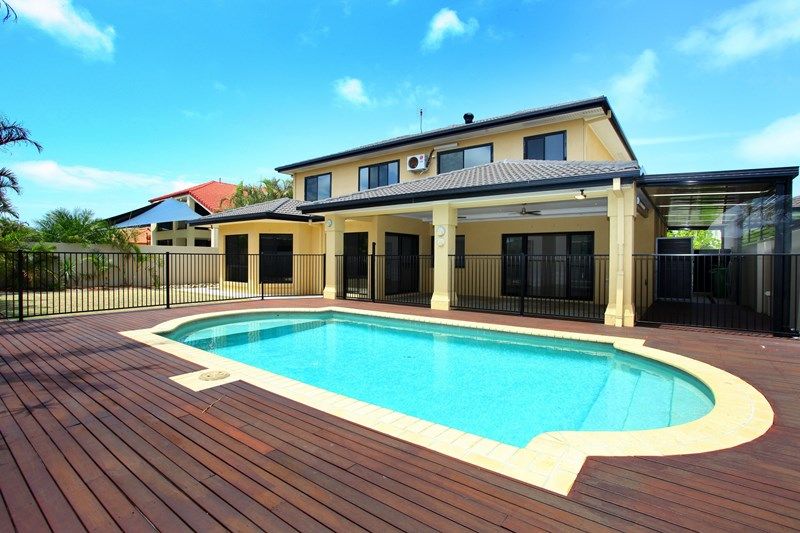 17 Calmwater Crescent, HELENSVALE, QLD 4212