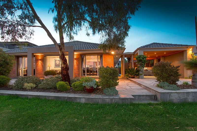 4 Island Point Avenue, WATERWAYS VIC 3195