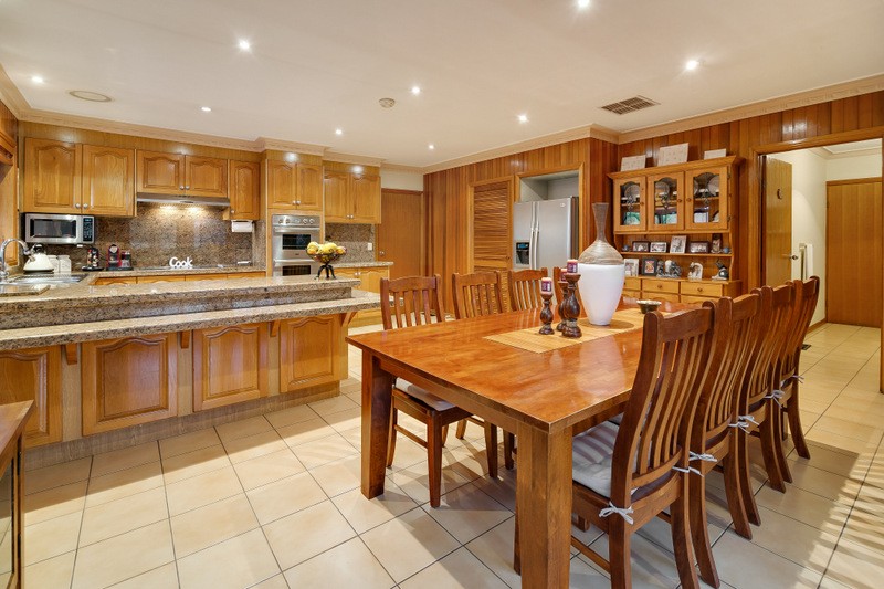 26 Coonawarra Drive, THOMASTOWN, VIC 3074