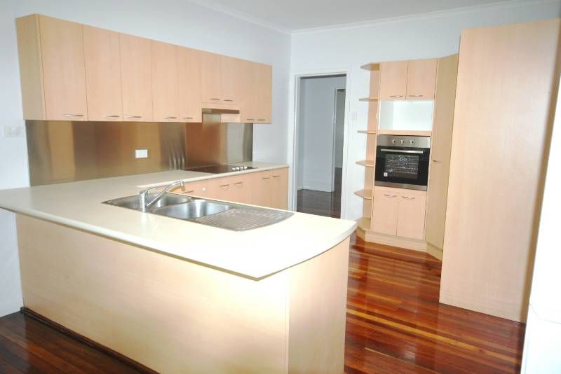 6 Newcastle Street, FAIRFIELD, QLD 4103