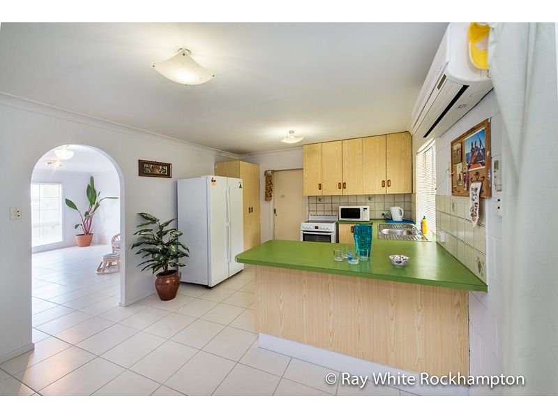 335 Farm Street, NORMAN GARDENS, QLD 4701