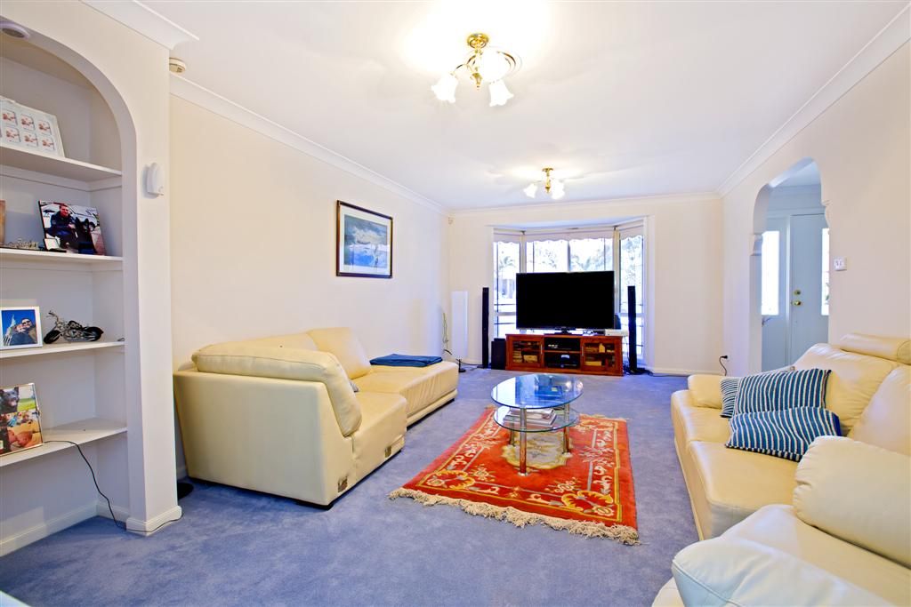 8 Windorra Avenue, GLENMORE PARK, NSW 2745