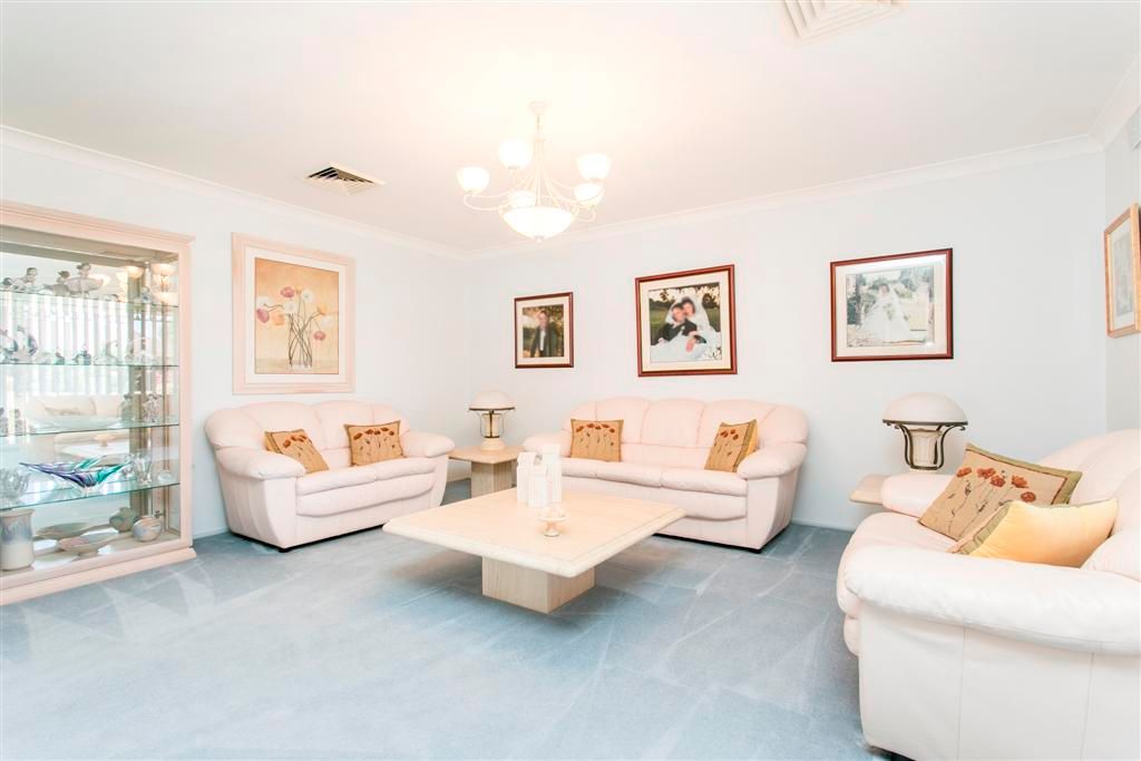 9 Kylie Tennant Close, GLENMORE PARK, NSW 2745