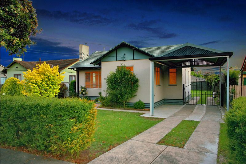 30 Chifley Crescent, DANDENONG NORTH, VIC 3175