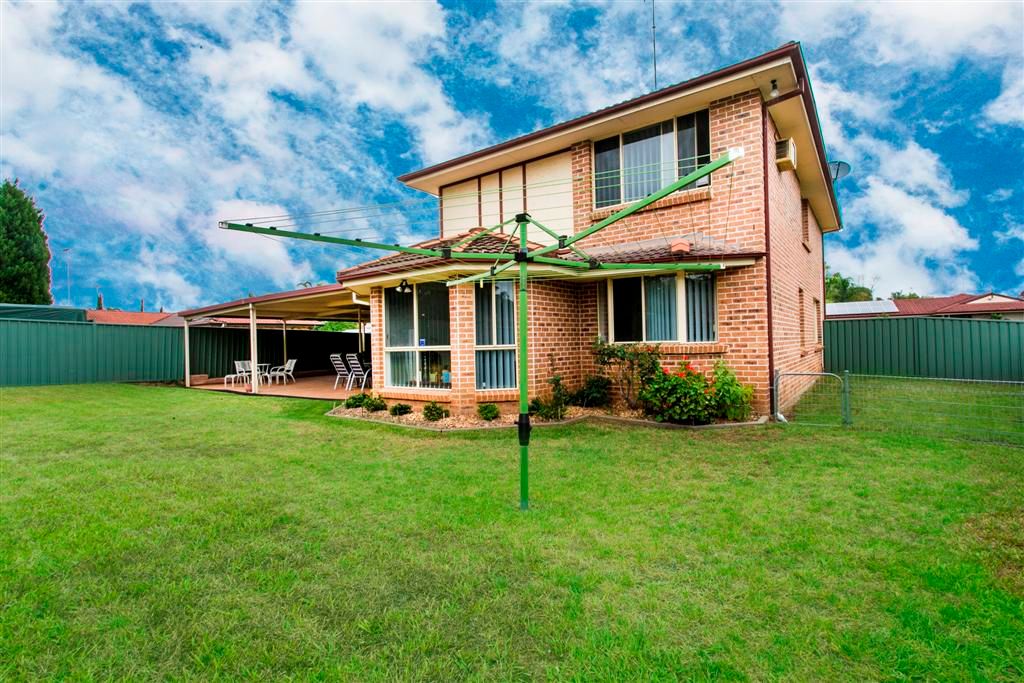 4 Wollabi Crescent, GLENMORE PARK, NSW 2745