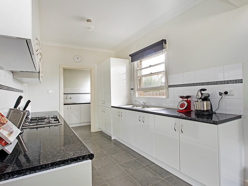2/6 Strachan Avenue, MANIFOLD HEIGHTS, VIC 3218