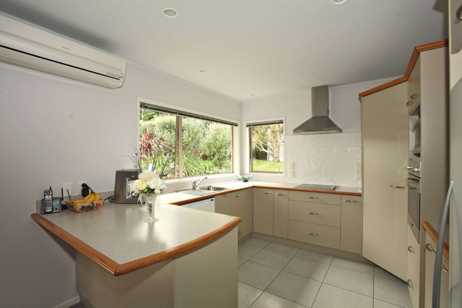 87a Whau Valley Road photo 3