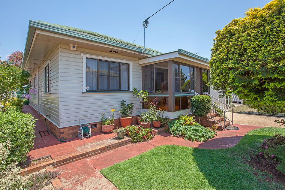 11 Goodwood Street, NEWTOWN, QLD 4350
