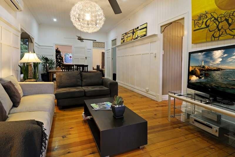 90 Jubilee Terrace, BARDON, QLD 4065