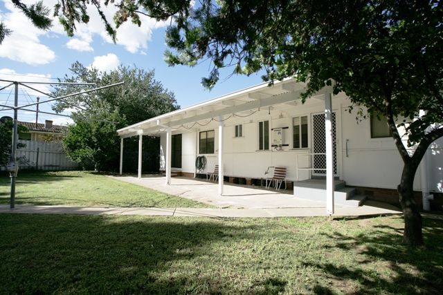 2 Moani Place, KOORINGAL, NSW 2650