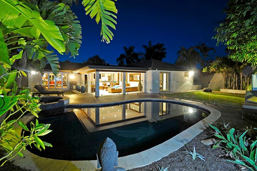 20 Barrier Reef Drive, MERMAID WATERS QLD 4218