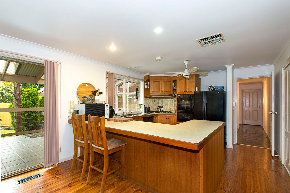 9 Whitfield Court, MILL PARK, VIC 3082
