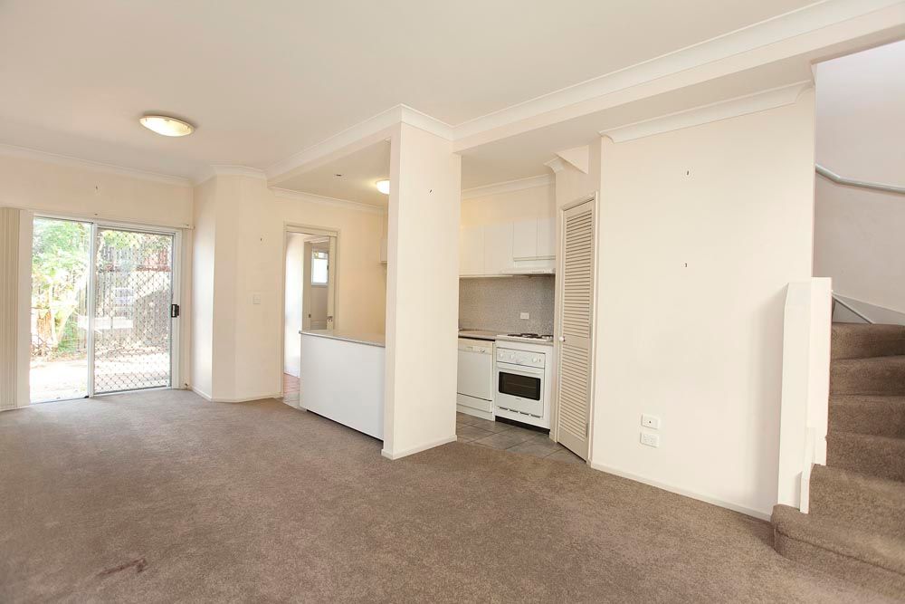 9/8 Mahina Place, WISHART, QLD 4122