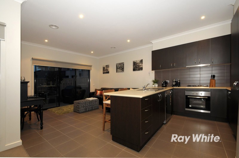 16 Lexington Square, SANDHURST, VIC 3977