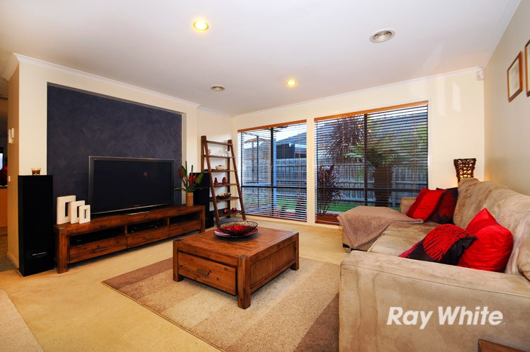31 Silver Creek Drive, LYNBROOK, VIC 3975
