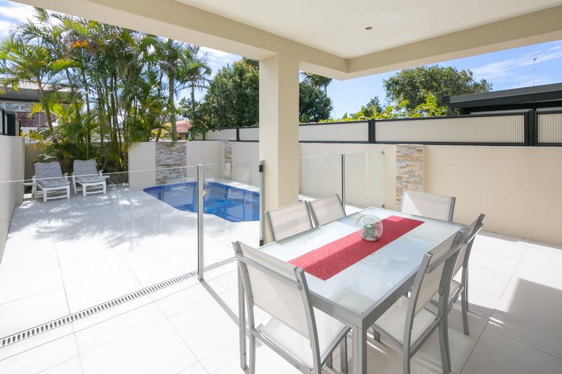 2/15 Jennifer Avenue, RUNAWAY BAY, QLD 4216