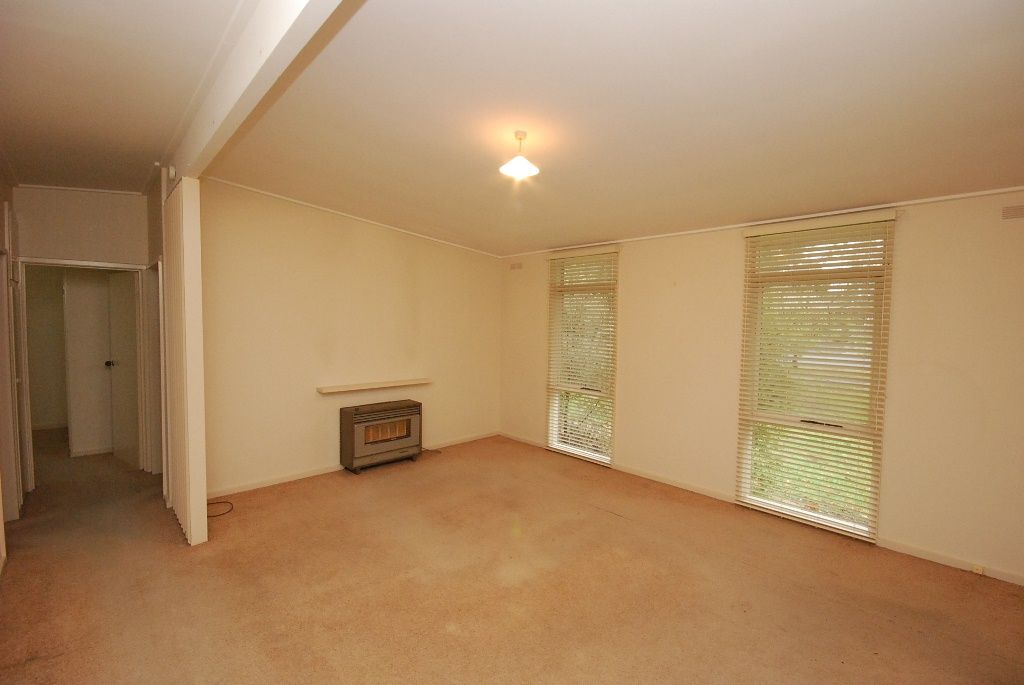 8b Rathkeale Avenue, MOUNT HELEN, VIC 3350