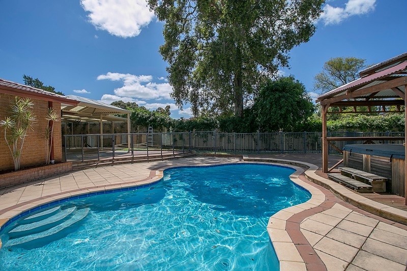 9 Cameron Close, LESMURDIE, WA 6076