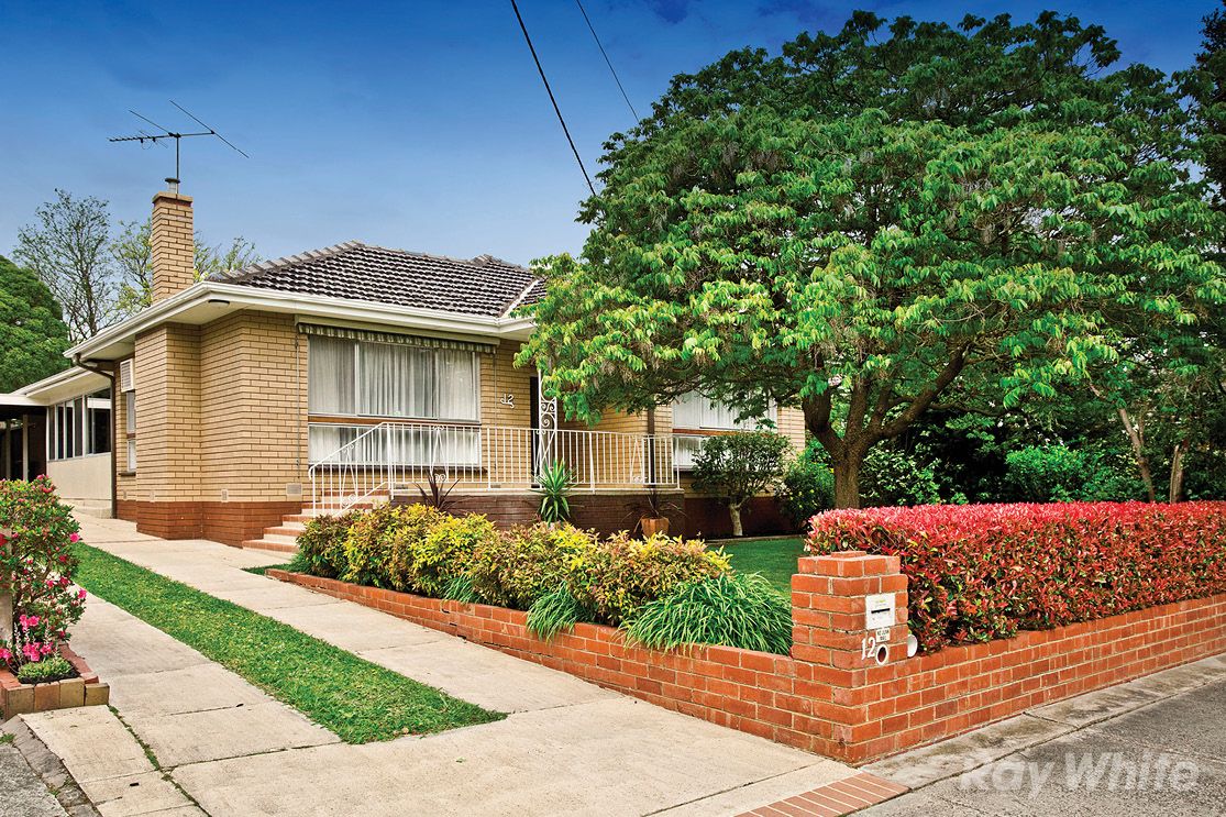 12 Jordan Grove, GLEN WAVERLEY VIC 3150