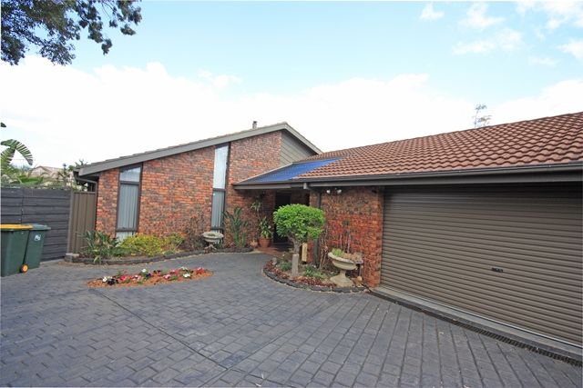 6 Thames Place, KEARNS NSW 2558